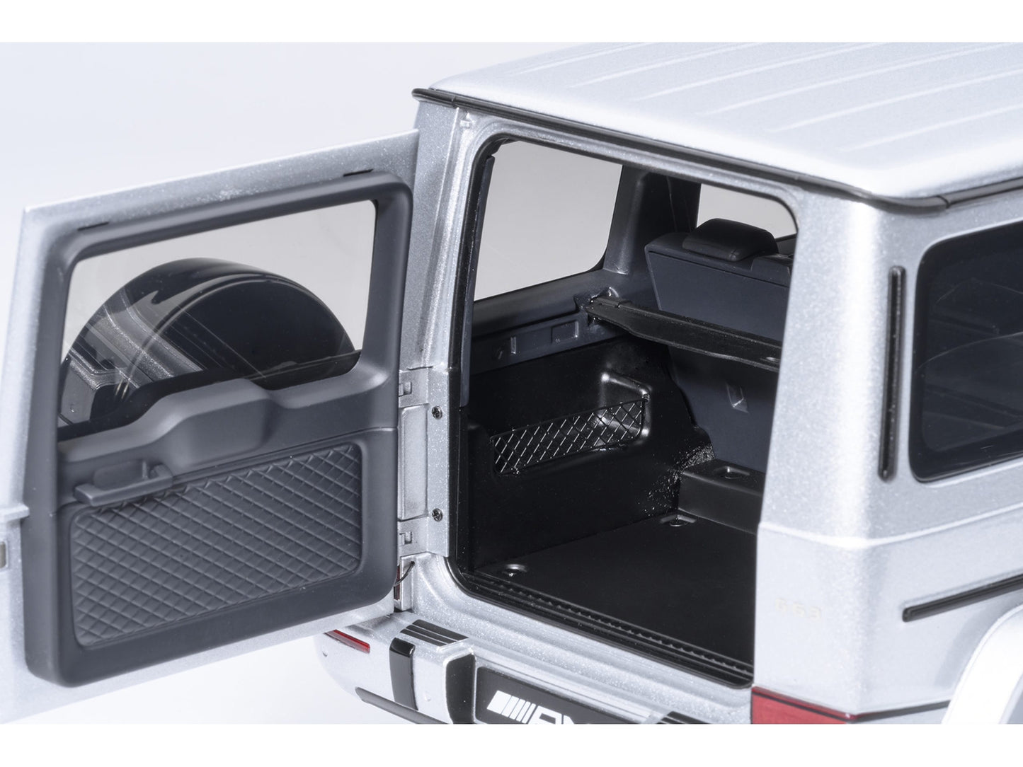 2019 Mercedes-Benz AMG G63 Iridium Silver Metallic 1/18 Model Car by Autoart