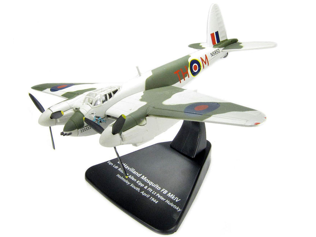 DeHavilland Mosquito FB MKVI Combat Aircraft "Sqd. Ldr. Robert Allen Kip and Flt. Lt. Peter Huletsky Holmsley South" (1944) Royal Air Force "Oxford Aviation" Series 1/72 Diecast Model Airplane by Oxford Diecast Oxford Diecast