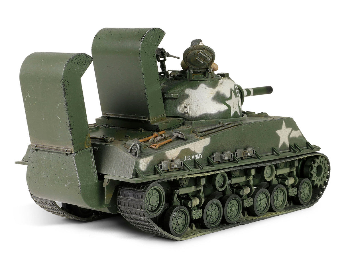 Sherman M4 (105) Howitzer Medium Tank "US Army 711th Tank Battalion Okinawa" (1945) "Engine Plus" Series 1/32 Diecast Model by Metal Proud Metal Proud