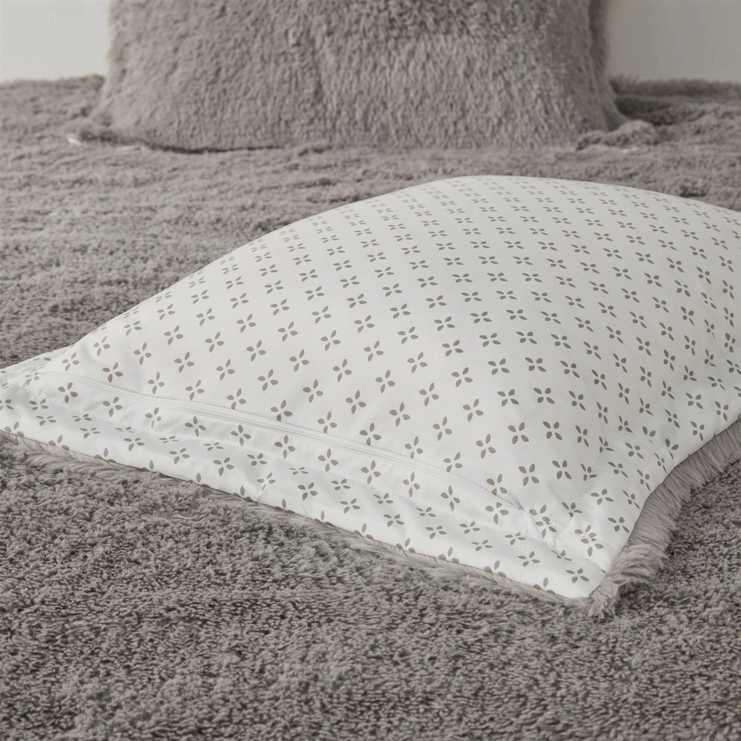 Full/Queen size Grey Reversible Soft Sherpa Faux Fur 3-Piece Comforter Set