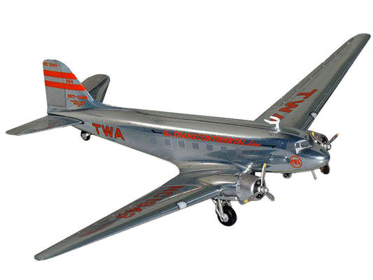 Douglas DC-3 Commercial Aircraft "TWA (Trans World Airlines)" (NC1943) Polished Metal Finish with Red Tail Stripes "Gemini 200" Series 1/200 Diecast Model Airplane by GeminiJets GeminiJets