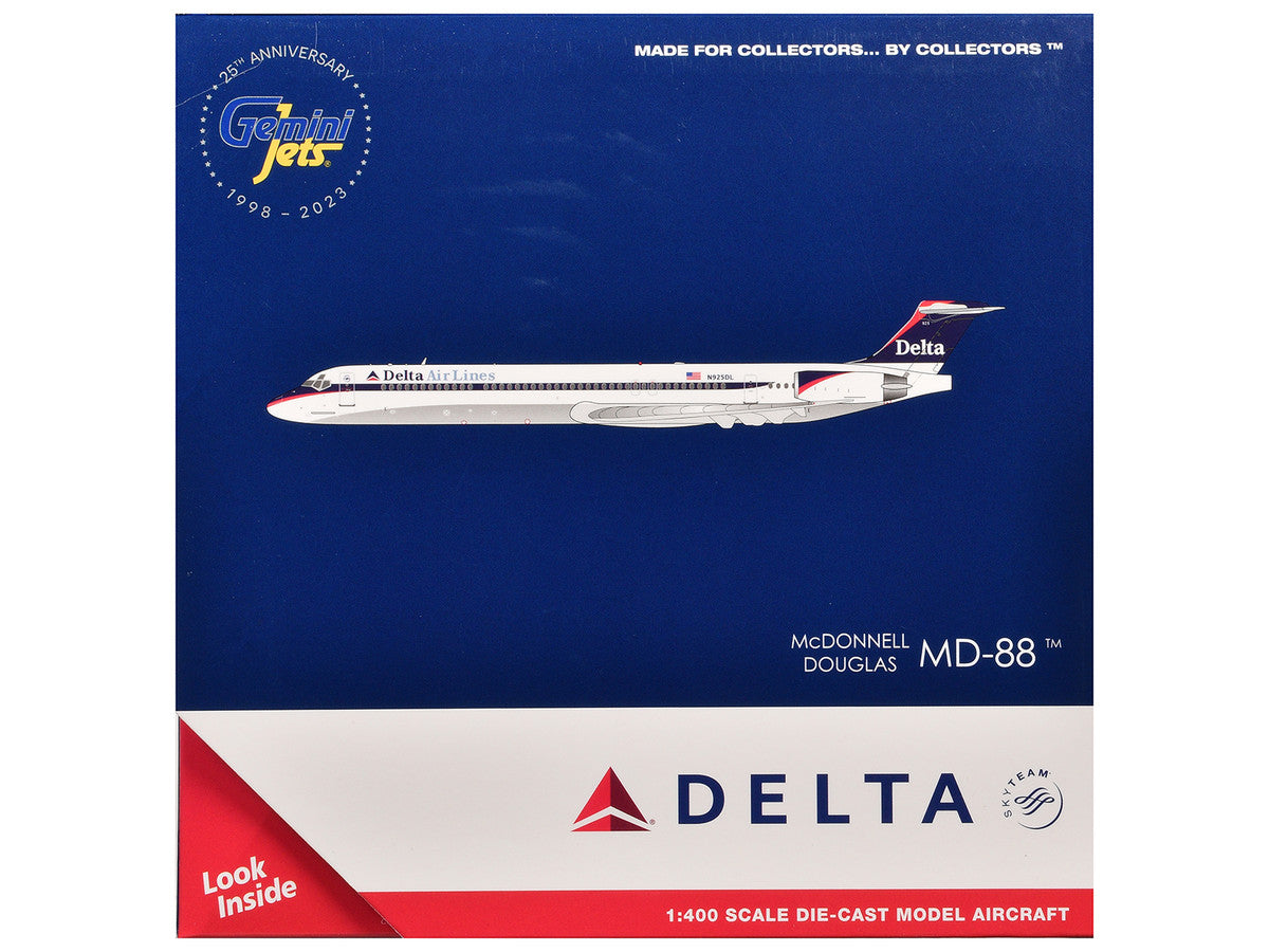 McDonnell Douglas MD-88 Commercial Aircraft "Delta Air Lines" (N925DL) White with Blue and Red Graphics 1/400 Diecast Model Airplane by GeminiJets GeminiJets