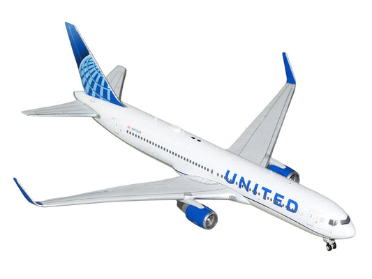 Boeing 767-300ER Commercial Aircraft "United Airlines" (N670UA) White with Blue Tail 1/400 Diecast Model Airplane by GeminiJets GeminiJets