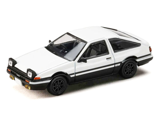 Toyota Sprinter Trueno (AE86) RHD (Right Hand Drive) White with Black Stripes "Takumi Fujiwara VS Takeshi Nakazato - Initial D" (1995-2013) Manga with Collectible Cards "Diorama Set Series" 1/64 Diecast Model Car by Hobby Japan Hobby Japan