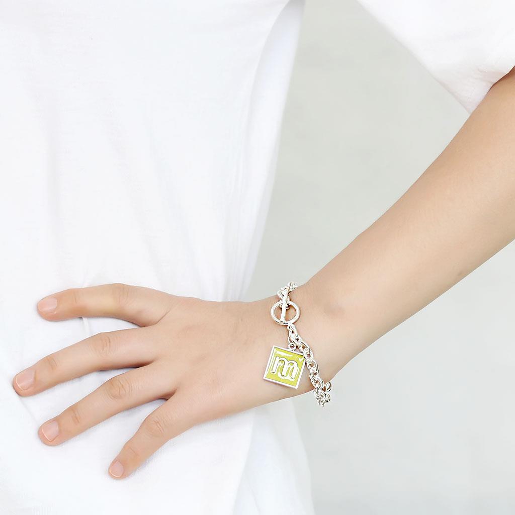 LO4644 - High-Polished Brass Bracelet with Epoxy in Emerald-2