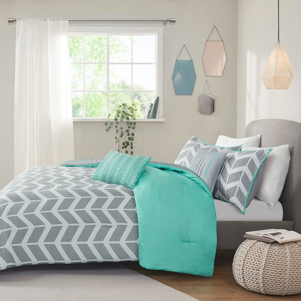 Full/Queen Reversible Comforter Set with Grey White Aqua Teal Chevron Pattern HomePacific