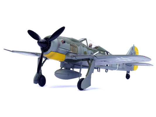 Focke-Wulf Fw 190A Aircraft "108-Victory Ace Hauptmann Hans 'Assi' Hahn Gruppenkommandeur III./JG 2 Richthofen France" (1942) German Luftwaffe 1/72 Diecast Model Airplane by Legion Legion