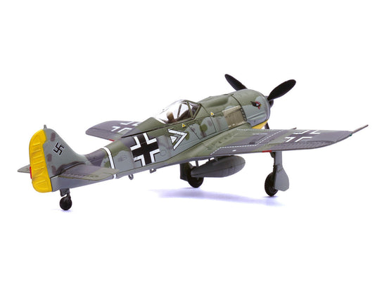 Focke-Wulf Fw 190A Aircraft "108-Victory Ace Hauptmann Hans 'Assi' Hahn Gruppenkommandeur III./JG 2 Richthofen France" (1942) German Luftwaffe 1/72 Diecast Model Airplane by Legion Legion