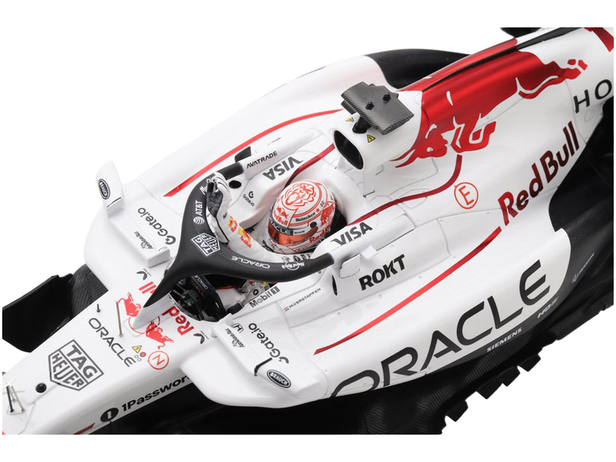 Red Bull Racing RB21 #1 Max Verstappen "Oracle Red Bull Racing" Winner Formula One F1 "Japanese GP" (2025) with Acrylic Display Case 1/18 Model Car by Spark-1