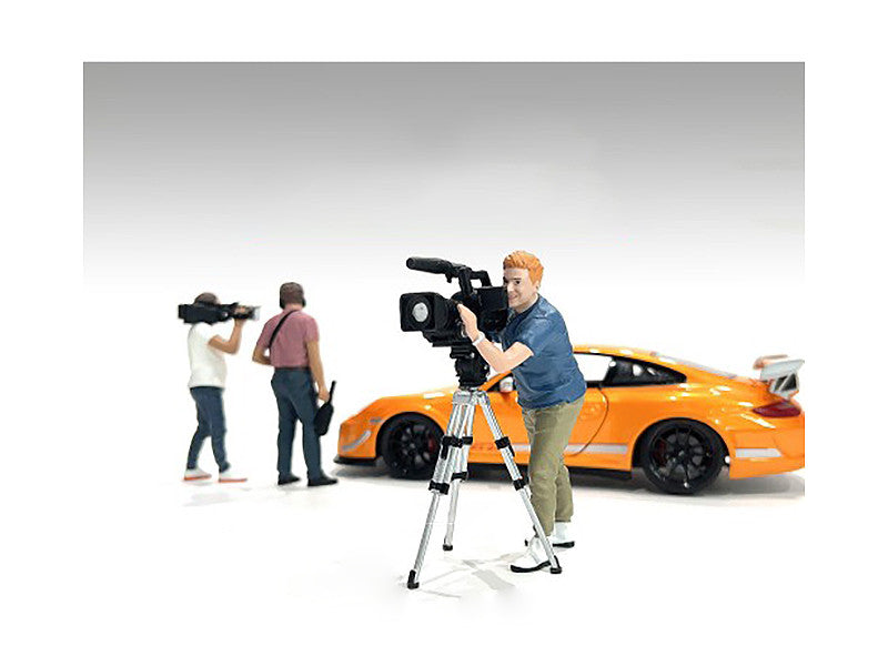 "On-Air" Figure 5 with Standing Camera for 1/24 Scale Models by American Diorama American Diorama