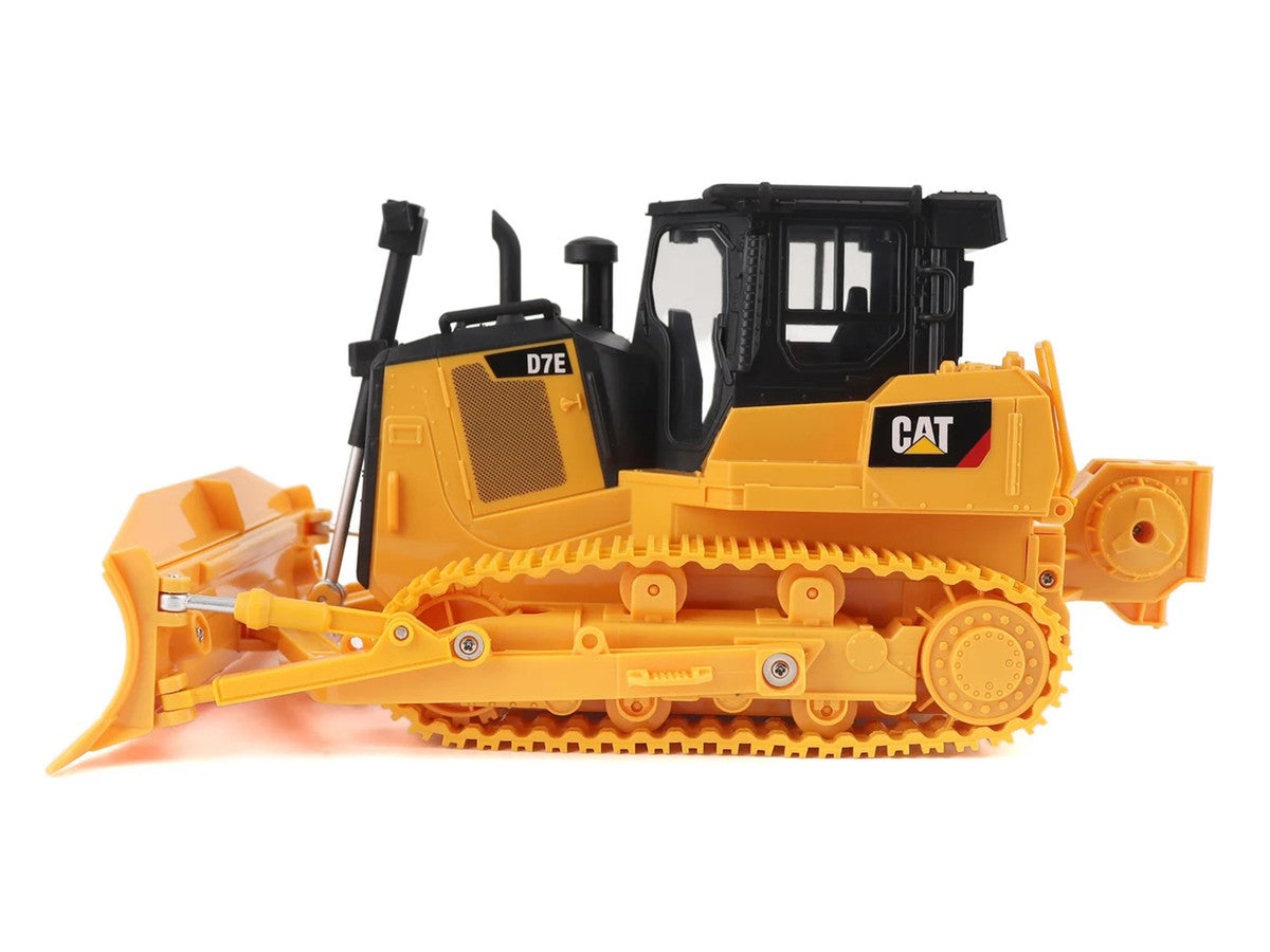 Radio Control CAT Caterpillar D7E Bulldozer Yellow "Construction RC" Series 1/24 Model by Diecast Masters Diecast Masters