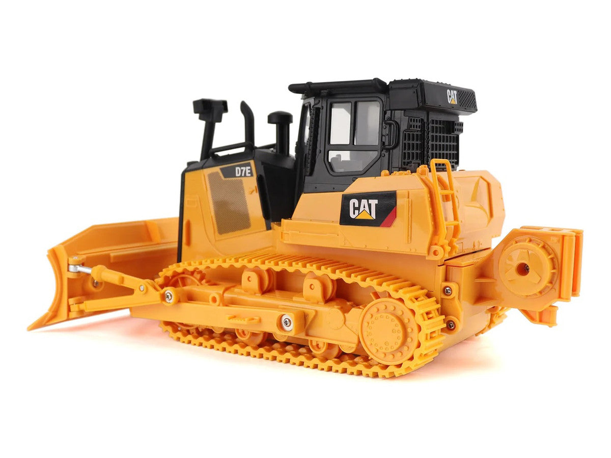Radio Control CAT Caterpillar D7E Bulldozer Yellow "Construction RC" Series 1/24 Model by Diecast Masters Diecast Masters