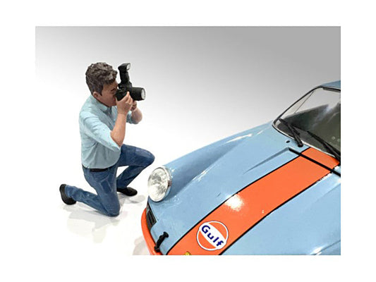 "Photographers" Figure #3 for 1/18 Scale Models by American Diorama American Diorama