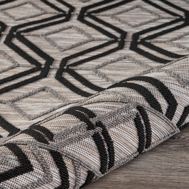 5' X 7' Black And Tan Indoor Outdoor Area Rug W2B