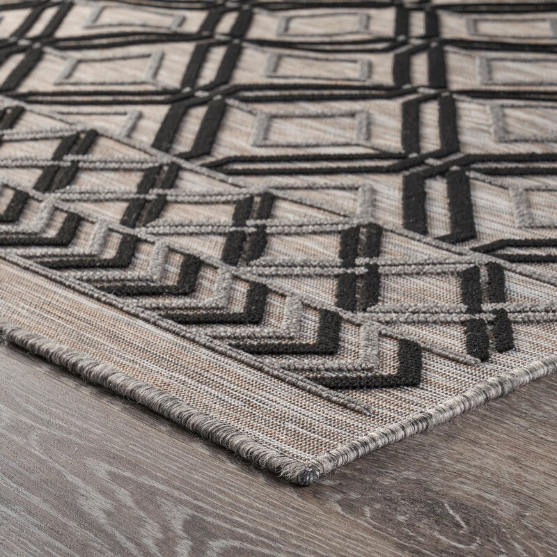 5' X 7' Black And Tan Indoor Outdoor Area Rug W2B