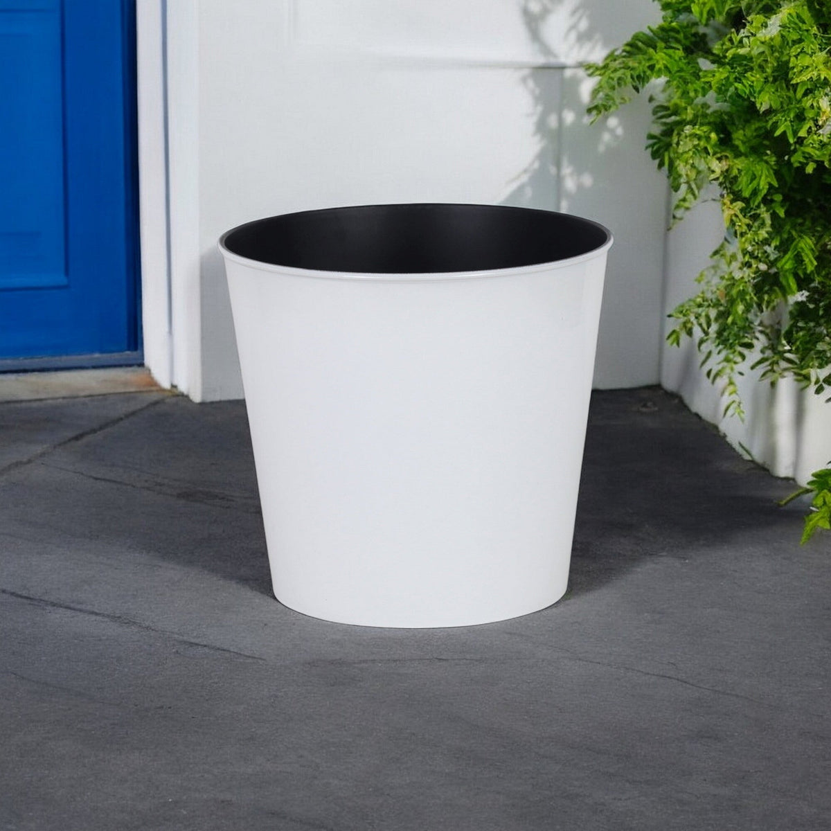 11" White Recycled Plastic Indoor Outdoor Round Pot Planter W2B