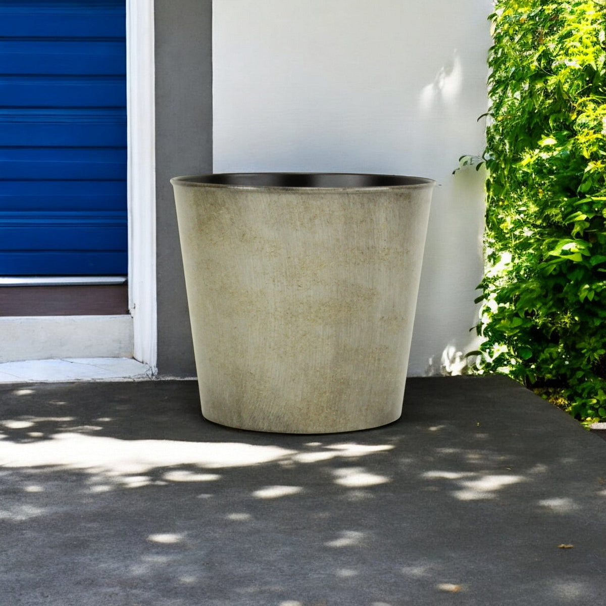 9" Gray Recycled Plastic Indoor Outdoor Round Pot Planter W2B