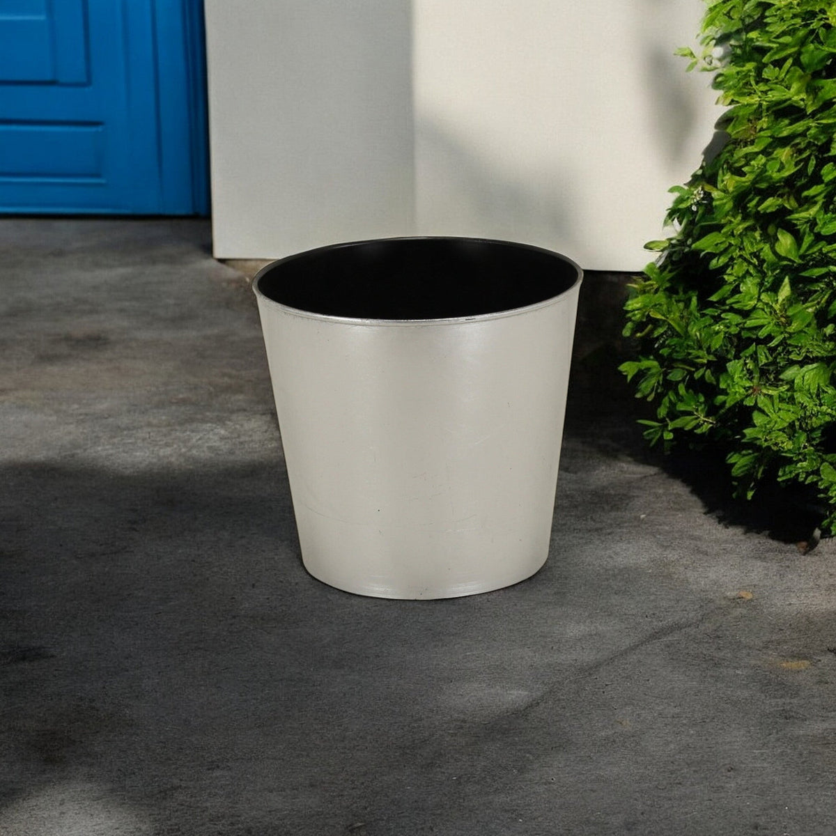 9" Silver Recycled Plastic Indoor Outdoor Round Pot Planter W2B