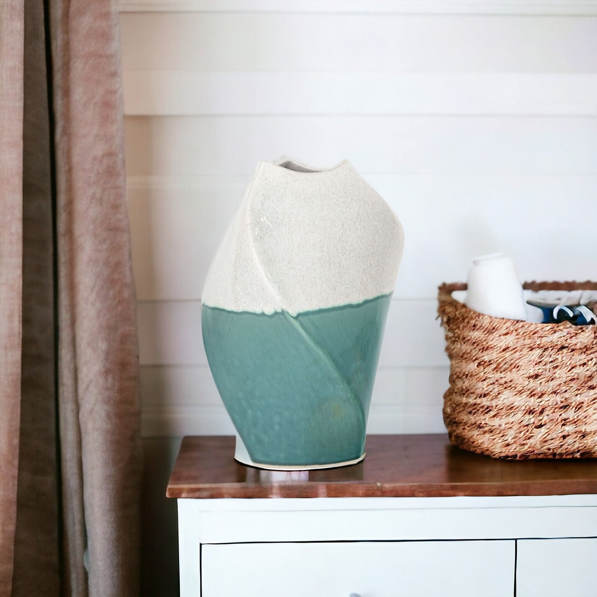 12" Green and Ivory Ombre Wavy Ceramic Table Vase W2B