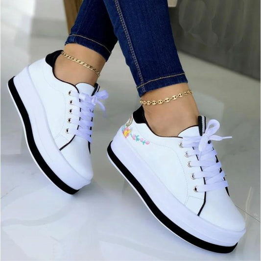 Women's Embroidered Flower Low Top Round Toe Flat Shoes LadyShow.Store