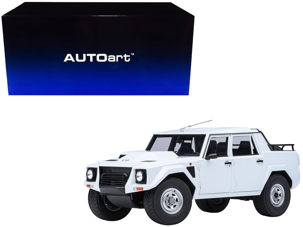 Lamborghini LM002 Bianco Polo Park White 1/18 Model Car by Autoart Autoart
