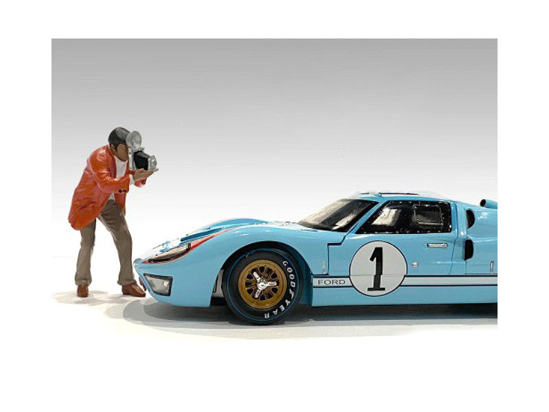 "Race Day 1" Figurine III for 1/24 Scale Models by American Diorama-0