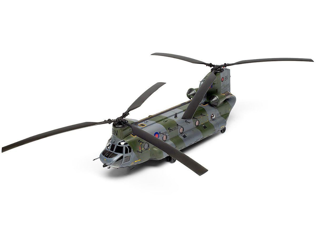 Level 3 Model Kit Boeing Chinook HC.1 Helicopter with 2 Scheme Options 1/72 Plastic Model Kit by Airfix Airfix
