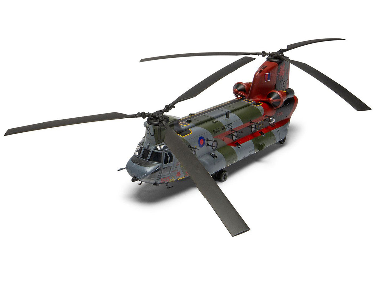 Level 3 Model Kit Boeing Chinook HC.1 (Late Production) Helicopter with 2 Scheme Options 1/72 Plastic Model Kit by Airfix Airfix