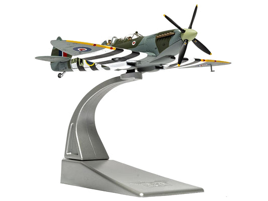 Supermarine Spitfire T.9 Aircraft "MJ627 Biggin Hill Heritage Hangar" Royal Canadian Air Force "The Aviation Archive" Series 1/72 Diecast Model by Corgi