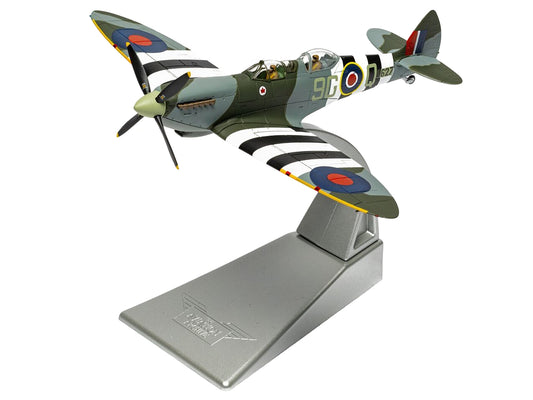 Supermarine Spitfire T.9 Aircraft "MJ627 Biggin Hill Heritage Hangar" Royal Canadian Air Force "The Aviation Archive" Series 1/72 Diecast Model by Corgi