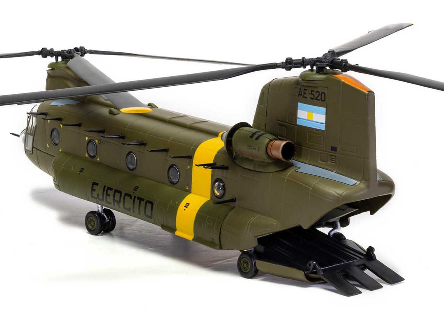 Boeing CH-47C Chinook Helicopter "AE-520 Falklands War" (1982) Argentine Army "The Aviation Archive" Series 1/72 Diecast Model by Corgi