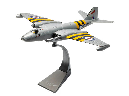 English Electric Canberra B.6 Aircraft "WT370 Wg. Cdr. Paul Mallorie No.139 Squadron Operation Musketeer" (1956) Royal Air Force "The Aviation Archive" Series 1/72 Diecast Model Car by Corgi Corgi