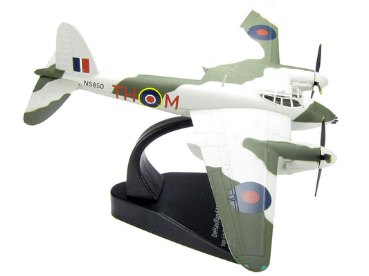 DeHavilland Mosquito FB MKVI Combat Aircraft "Sqd. Ldr. Robert Allen Kip and Flt. Lt. Peter Huletsky Holmsley South" (1944) Royal Air Force "Oxford Aviation" Series 1/72 Diecast Model Airplane by Oxford Diecast Oxford Diecast