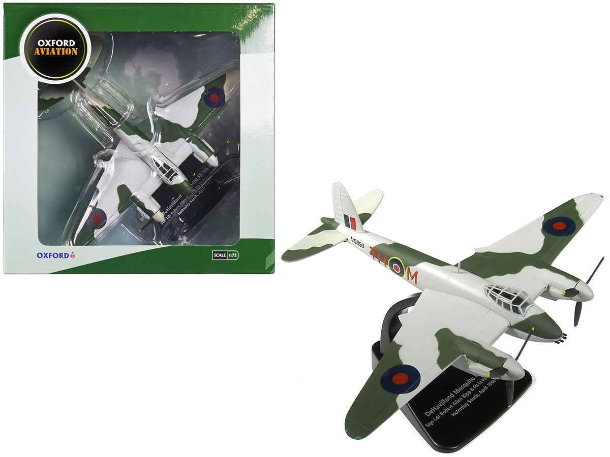 DeHavilland Mosquito FB MKVI Combat Aircraft "Sqd. Ldr. Robert Allen Kip and Flt. Lt. Peter Huletsky Holmsley South" (1944) Royal Air Force "Oxford Aviation" Series 1/72 Diecast Model Airplane by Oxford Diecast Oxford Diecast