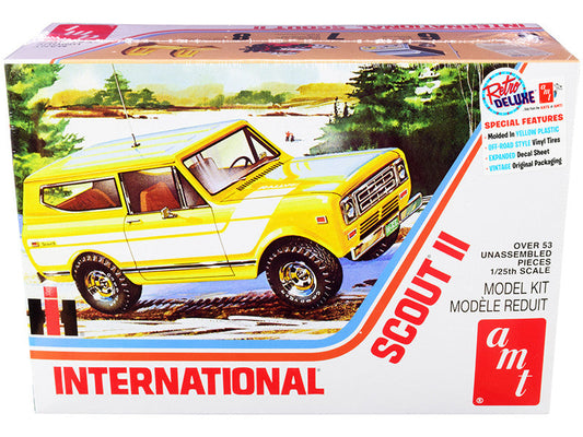Skill 2 Model Kit IH International Harvester Scout II 1/25 Scale Model by AMT AMT