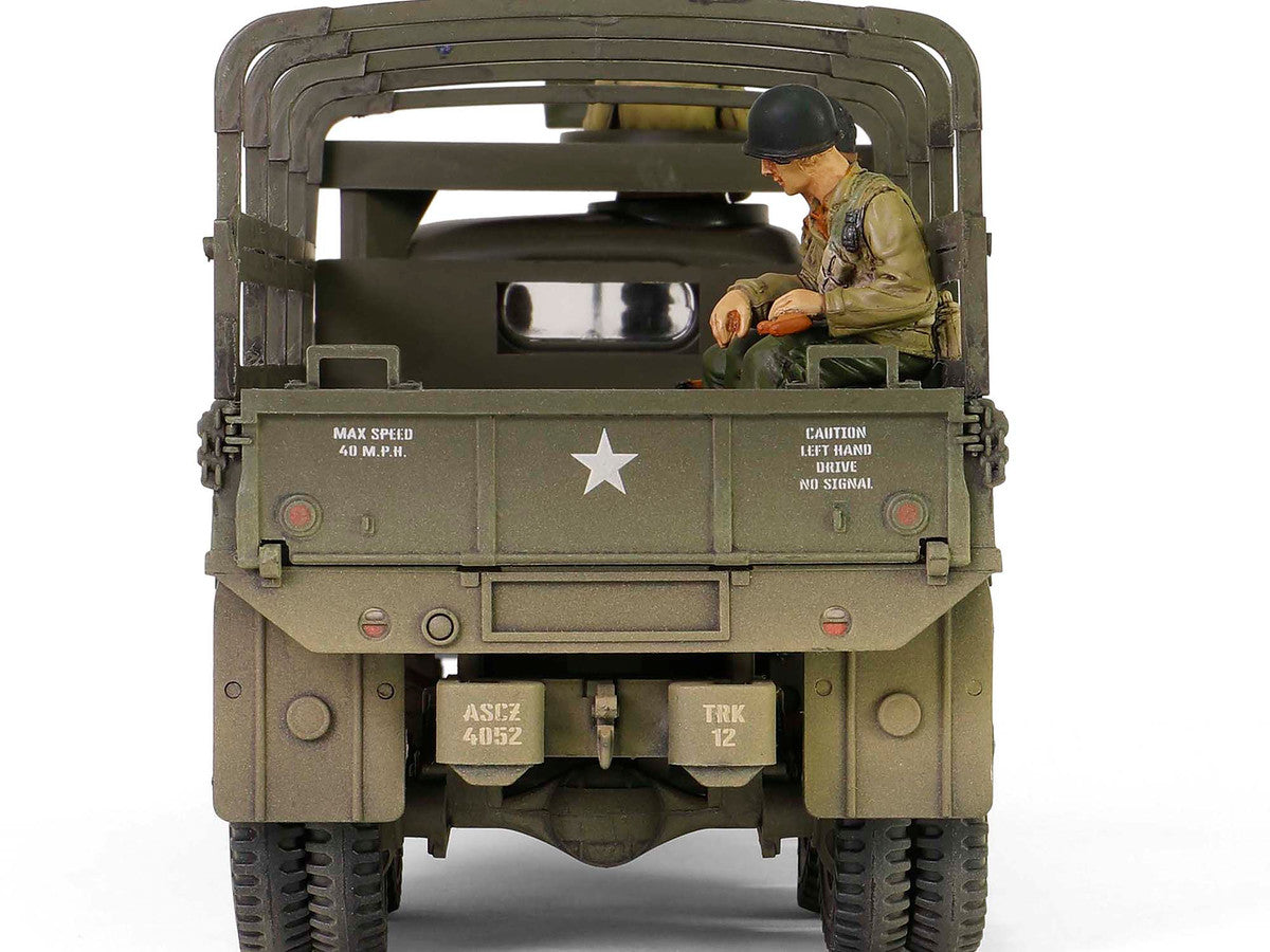 GMC CCKW-353B Cargo Truck "1st Infantry Division Weymouth England World War II" (1945) United States Army with Figures "Armoured Fighting Vehicle" Series 1/32 Diecast Model by Forces of Valor-0