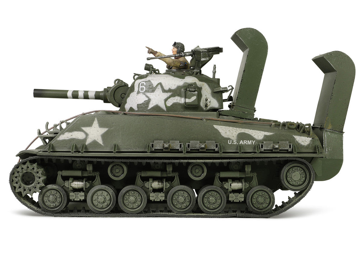 Sherman M4 (105) Howitzer Medium Tank "US Army 711th Tank Battalion Okinawa" (1945) "Engine Plus" Series 1/32 Diecast Model by Metal Proud Metal Proud