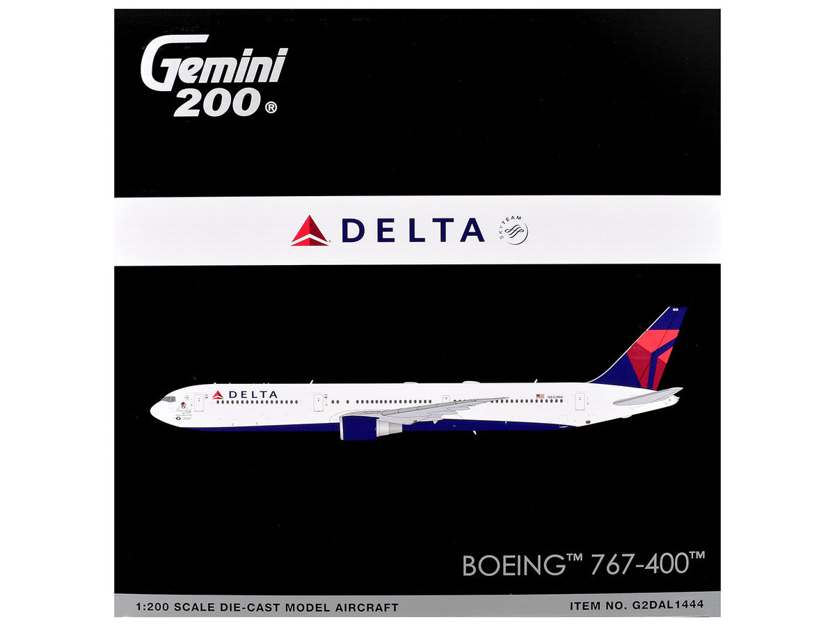 Boeing 767-400ER Commercial Aircraft "Delta Air Lines" (N482MH) White with Blue and Red Tail "Gemini 200" 1/200 Diecast Model Airplane by GeminiJets GeminiJets