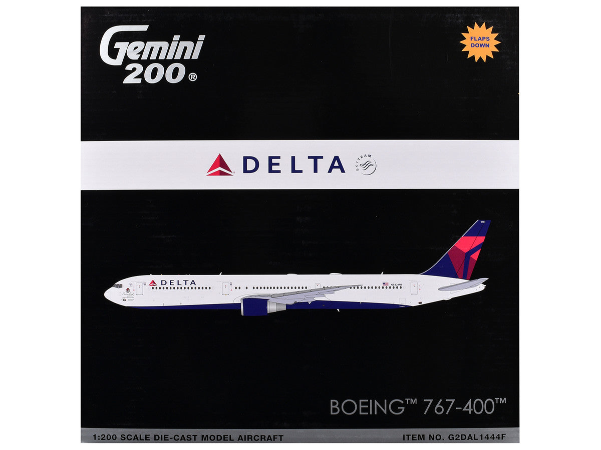 Boeing 767-400ER Commercial Aircraft with Flaps Down "Delta Air Lines" (N482MH) White with Blue and Red Tail "Gemini 200" Series 1/200 Diecast Model Airplane by GeminiJets GeminiJets