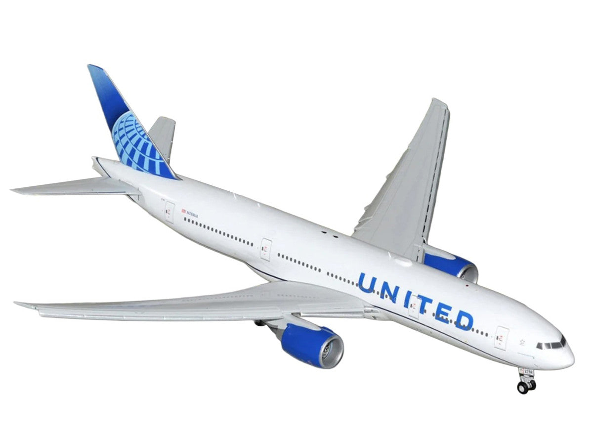 Boeing 777-200ER Commercial Aircraft with Flaps Down "United Airlines" (N798UA) White with Blue Tail "Gemini 200" Series 1/200 Diecast Model by GeminiJets GeminiJets