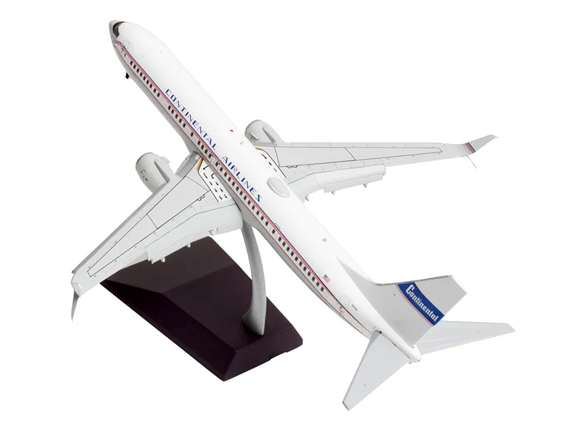 Boeing 737-900ER Commercial Aircraft with Flaps Down "Continental Airlines - United Airlines" (N75435) White with Red and Blue Stripes "Gemini 200" Series 1/200 Diecast Model Airplane by GeminiJets GeminiJets
