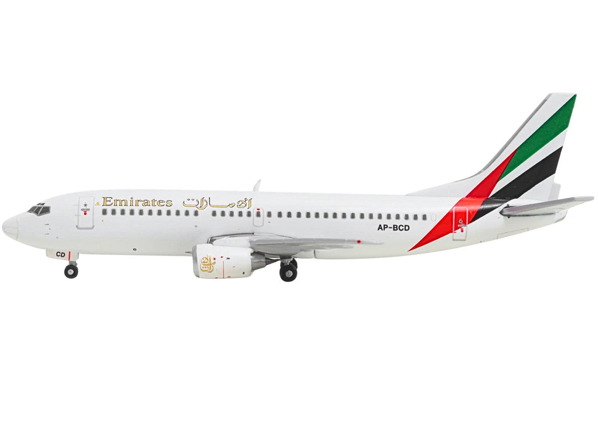 Boeing 737-300 Commercial Aircraft "Emirates Airlines" (AP-BCD) White with Striped Tail 1/400 Diecast Model by GeminiJets GeminiJets
