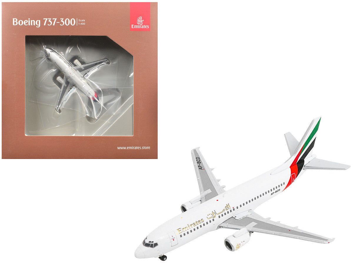 Boeing 737-300 Commercial Aircraft "Emirates Airlines" (AP-BCD) White with Striped Tail 1/400 Diecast Model by GeminiJets GeminiJets