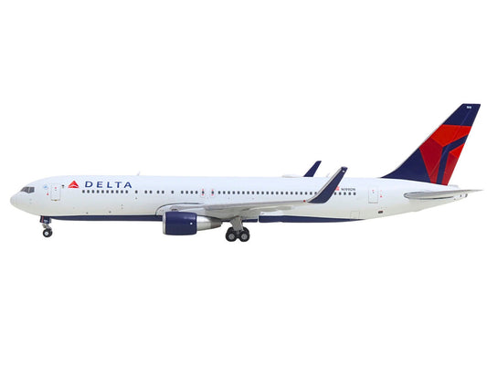 Boeing 767-300ER Commercial Aircraft "Delta Air Lines" (N199DN) White with Red and Blue Tail 1/400 Diecast Model by GeminiJets GeminiJets