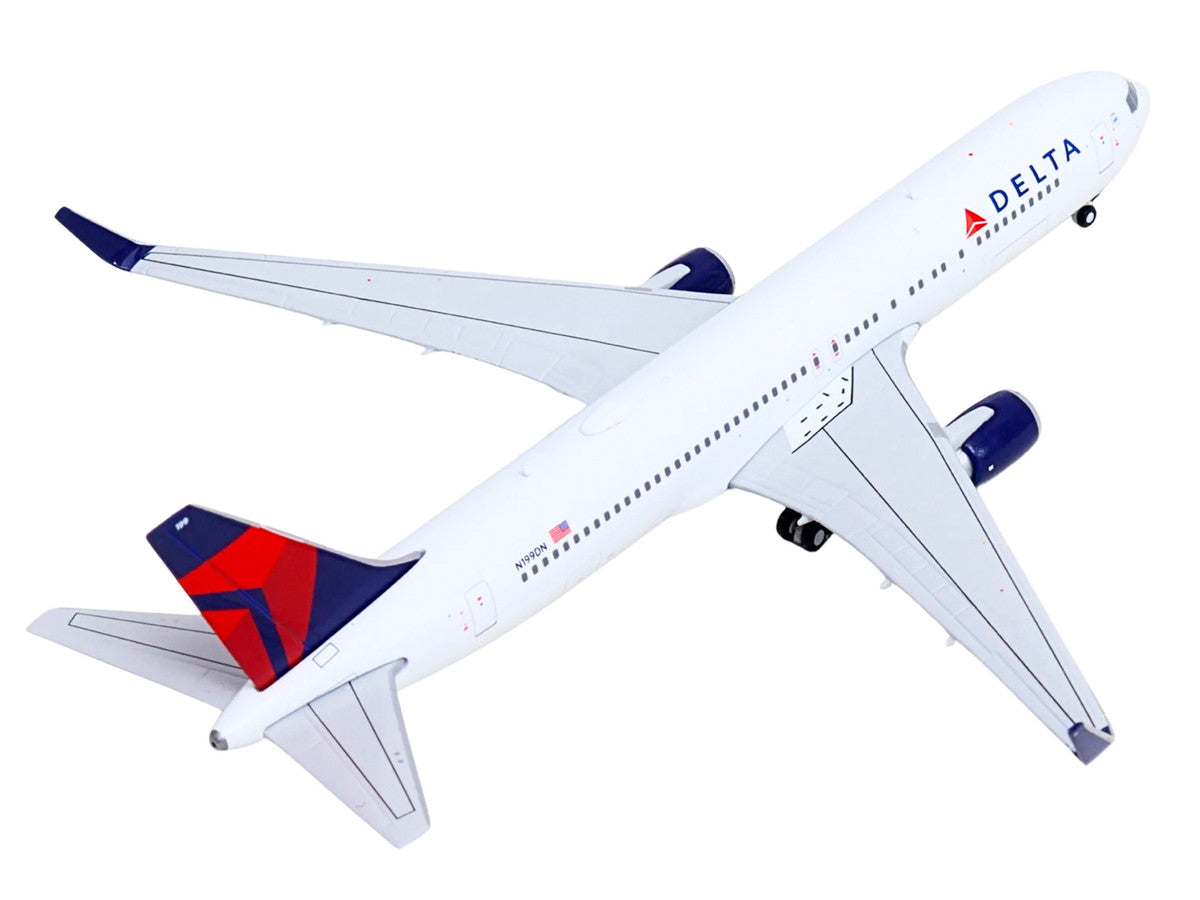 Boeing 767-300ER Commercial Aircraft "Delta Air Lines" (N199DN) White with Red and Blue Tail 1/400 Diecast Model by GeminiJets GeminiJets