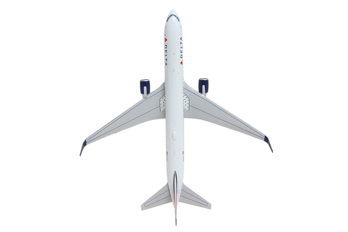 Boeing 767-300ER Commercial Aircraft "Delta Air Lines" (N199DN) White with Red and Blue Tail 1/400 Diecast Model by GeminiJets GeminiJets