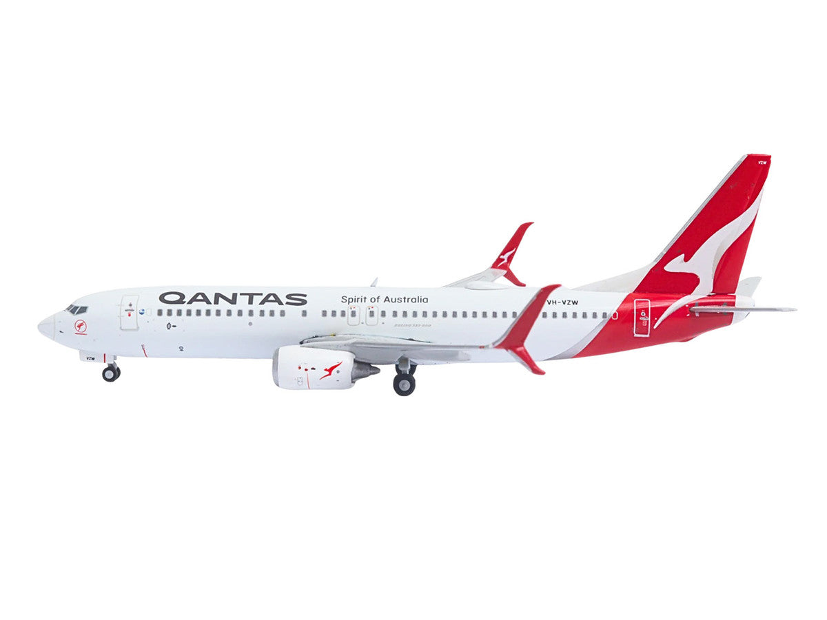 Boeing 737-800 Commercial Aircraft "Qantas Airways" (VH-VZW) White with Red Tail 1/400 Diecast Model Airplane by GeminiJets GeminiJets