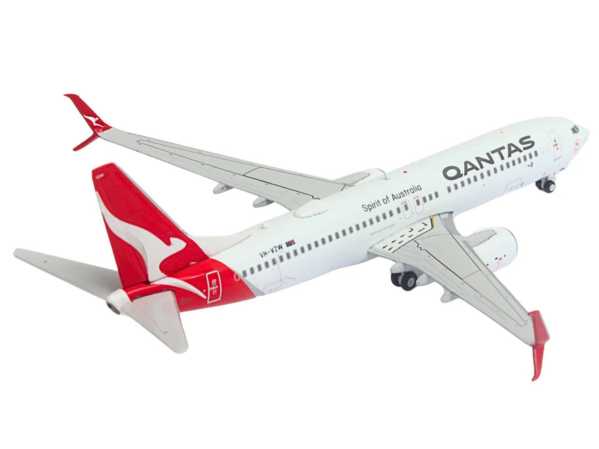 Boeing 737-800 Commercial Aircraft "Qantas Airways" (VH-VZW) White with Red Tail 1/400 Diecast Model Airplane by GeminiJets GeminiJets
