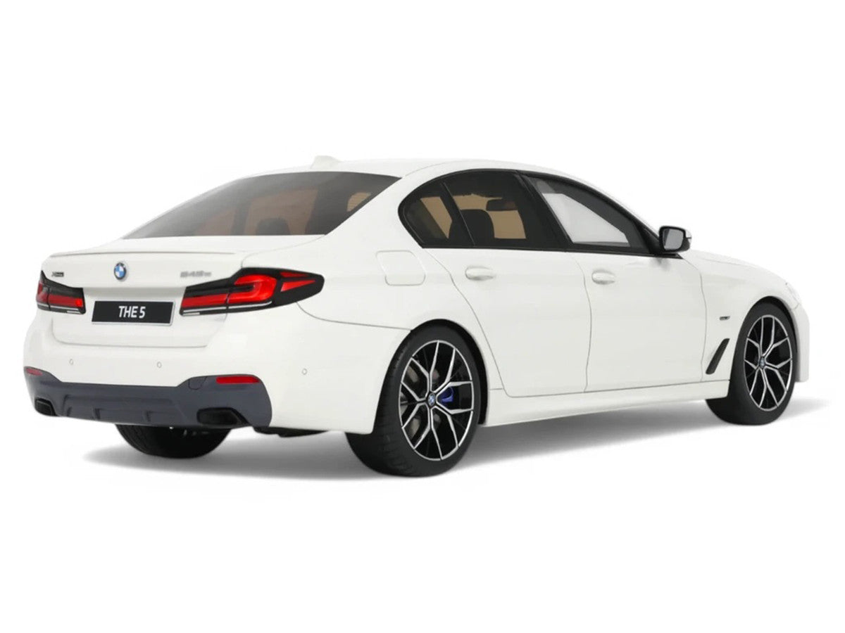 2023 BMW 545e xDrive M Sport Alpine White 1/18 Model Car by GT Spirit GT Spirit