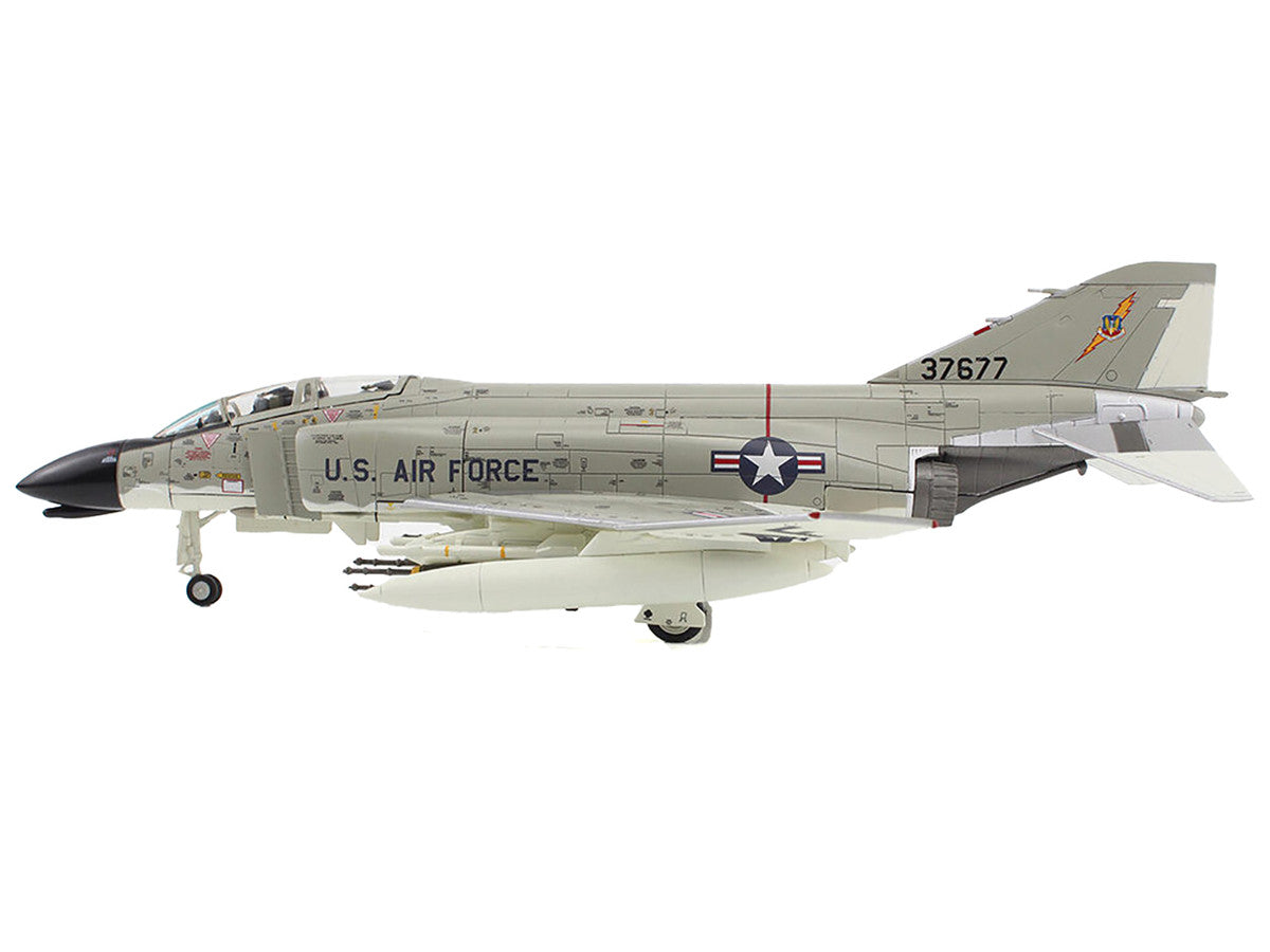 McDonnell Douglas F-4C Phantom II Fighter-Bomber Aircraft "433rd TFS 8th TFW Ubon Thailand" (1966) United States Air Force "Air Power Series" 1/72 Diecast Model by Hobby Master-1